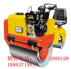 供應(yīng)XLYL700自行式振動(dòng)壓路機(jī)