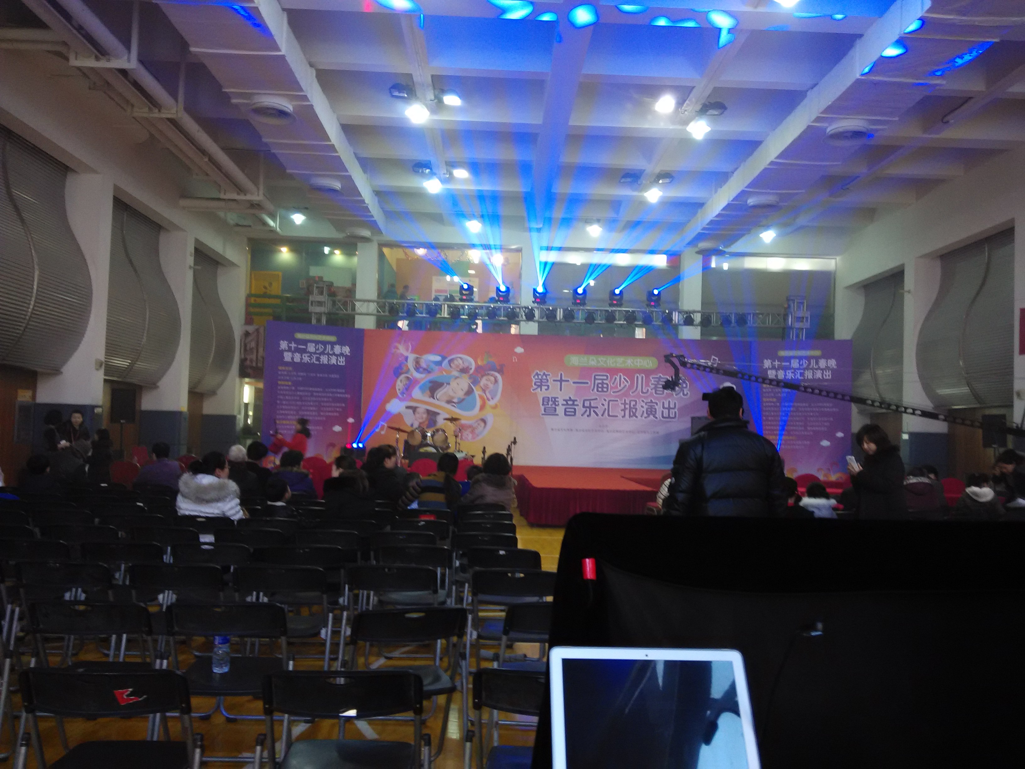 供應(yīng)用于會議演出的北京望京周邊舞臺燈光音響桁架租賃