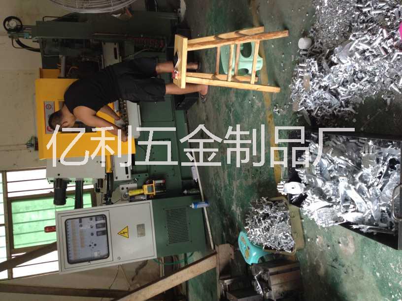 東莞億利五金鎖廠電話，專業(yè)生產(chǎn)各種鎖具，紗窗鎖，拉手，鋅合金壓鑄加工