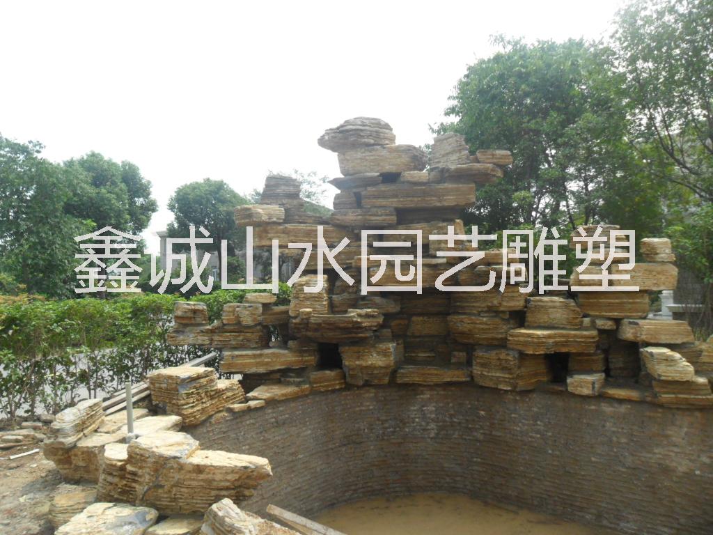 供應(yīng)用于園林的千層石及千層石假山，千層石湖岸