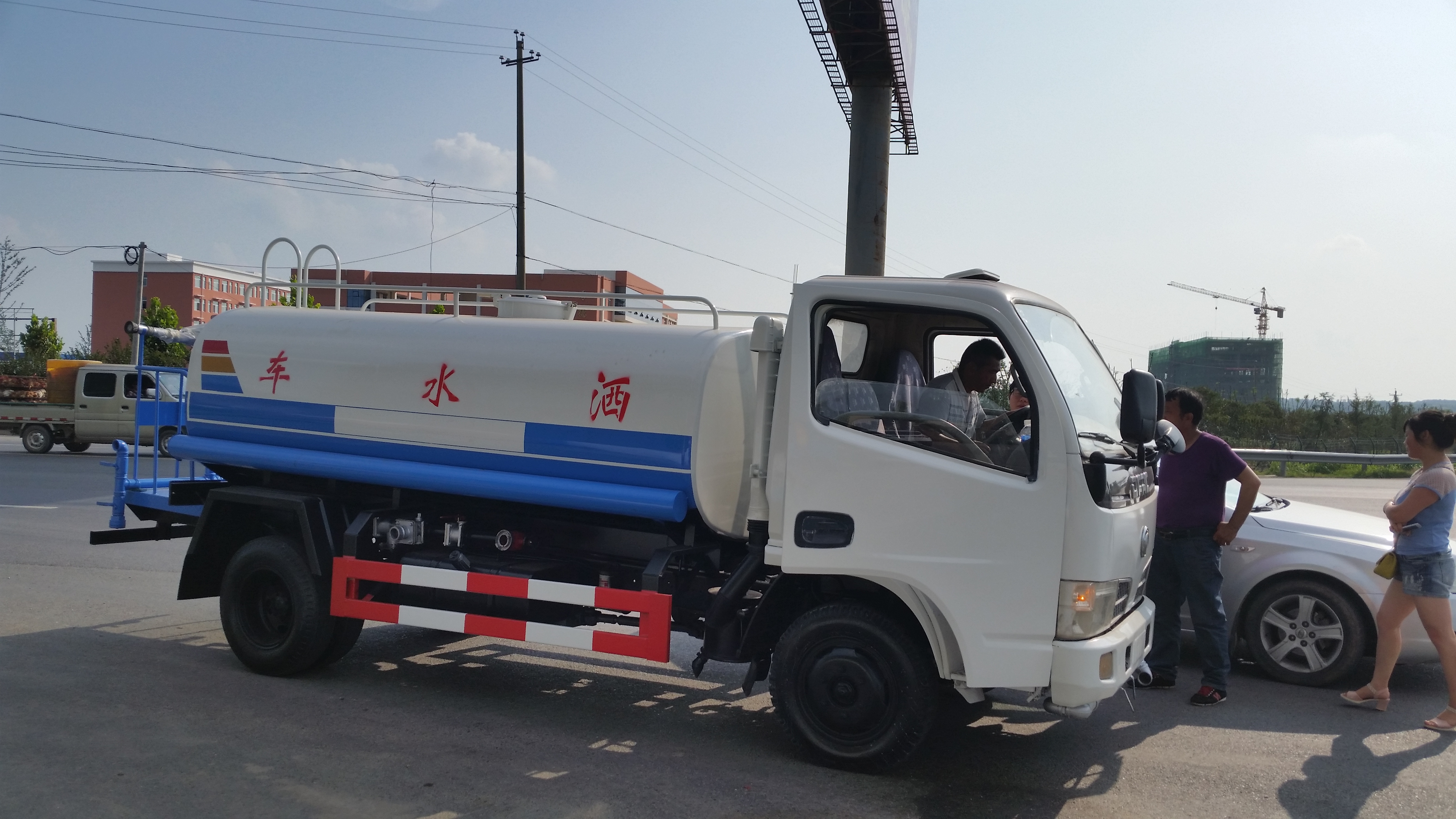 供應(yīng)東風(fēng)多利卡灑水車2015