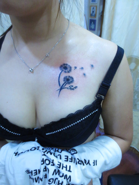 青島李村紋身 女生胸前紋身