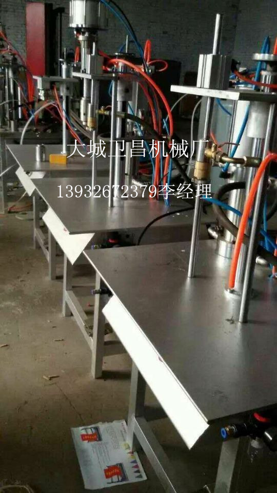 聚氨酯發(fā)泡膠灌裝設(shè)備 發(fā)泡膠灌裝設(shè)備 鐵皮卷板機 聚氨酯補口 發(fā)泡膠設(shè)備 發(fā)泡膠灌裝設(shè)備價格