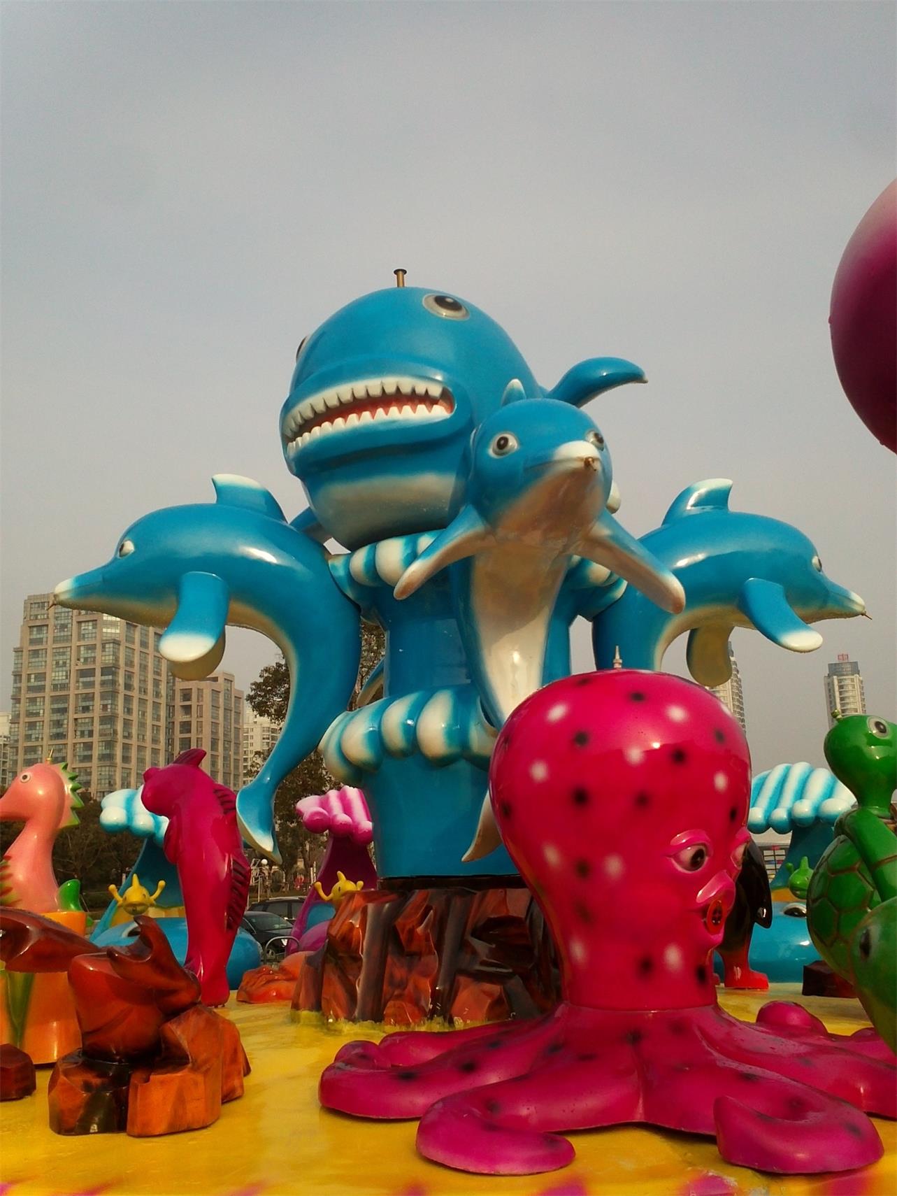 湖北省激戰(zhàn)鯊魚島帶你體驗(yàn)最刺激的水槍大戰(zhàn)