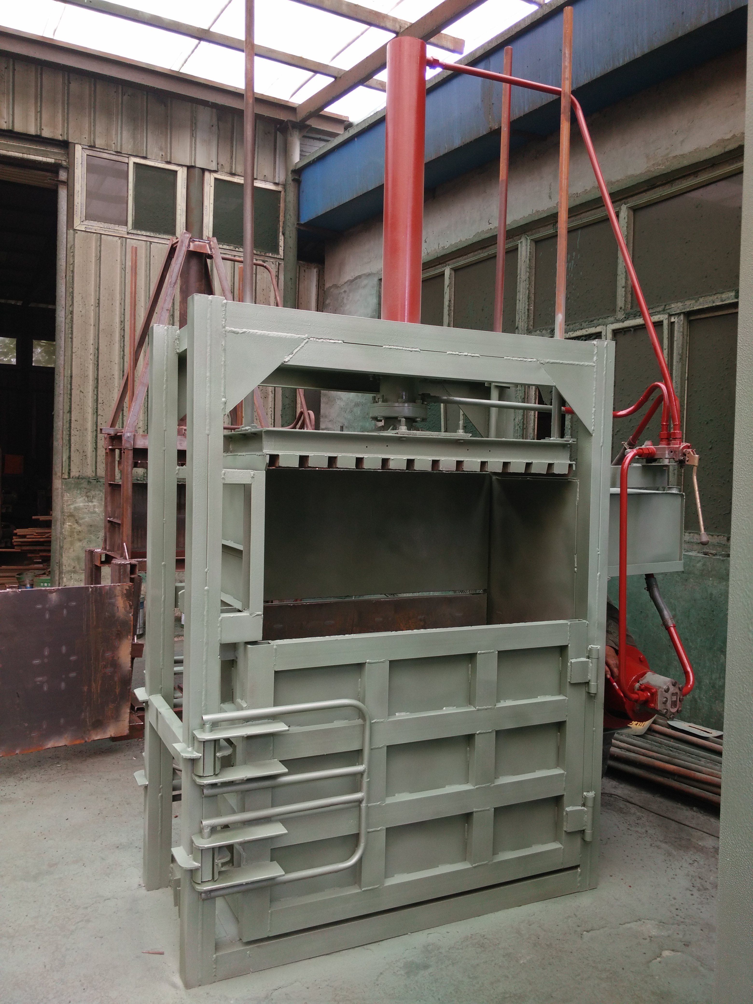 供應(yīng)山東廢塑料壓縮機(jī)廠家電話、廢品打包機(jī)價格