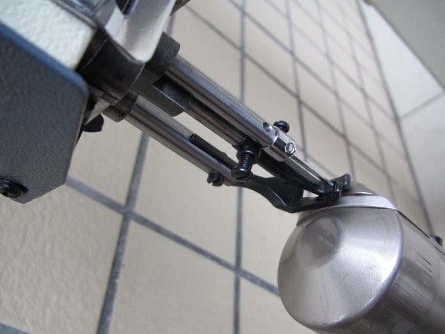 供應(yīng)用于縫紉設(shè)備的工業(yè)電動(dòng)柱車縫紉機(jī) 奧玲針車*