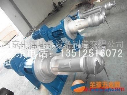 南京中德專業(yè)研制和生產(chǎn)CCJB側(cè)入式攪拌機(jī)，廣泛用于發(fā)酵池（罐）和反應(yīng)釜中混合攪拌