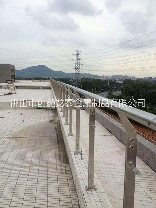 供應用于陽臺護欄樓梯的樓梯扶手 樓梯立柱 不銹鋼護欄 工程樓梯扶手玻璃樓梯欄桿  不銹鋼工程護欄 不銹鋼樓梯扶手欄桿