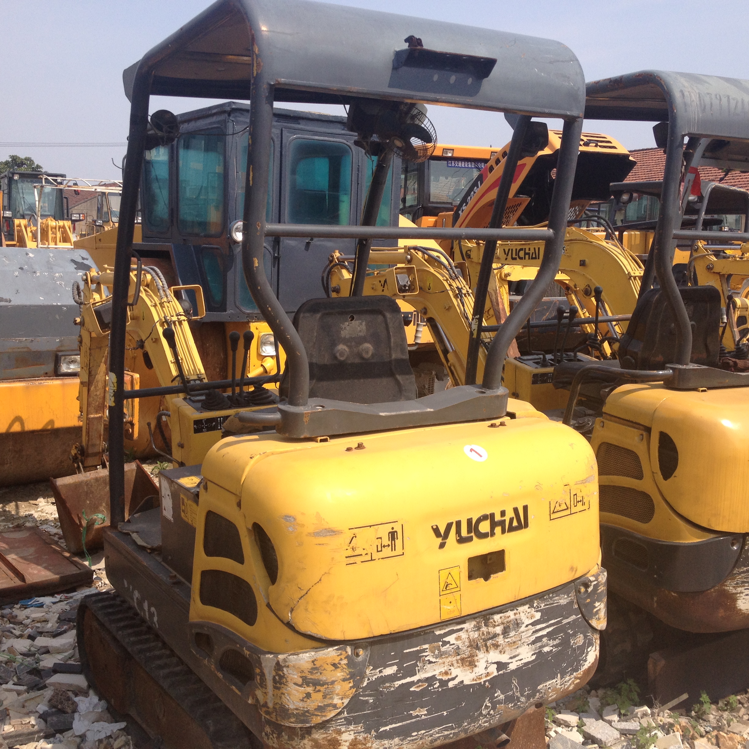 13小挖機(jī)廠家 玉柴13 20二手小型挖掘機(jī)