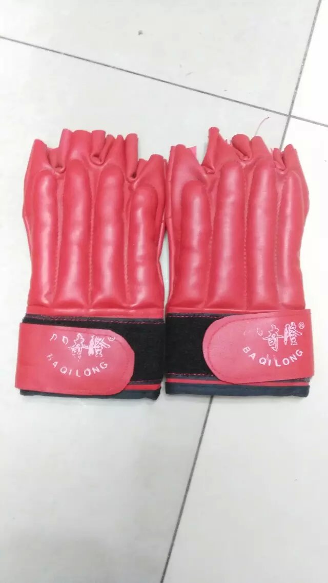 供應(yīng)西安拳擊手套批發(fā) 西安拳擊手套批發(fā)價格 西安散打護具批發(fā)