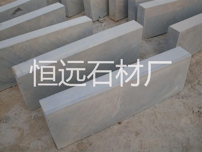 供應(yīng)青石路緣石價格 咨詢青石路緣石價格報價 青石路緣石價格*行情 恒遠(yuǎn)石材廠報價青石路緣石價格