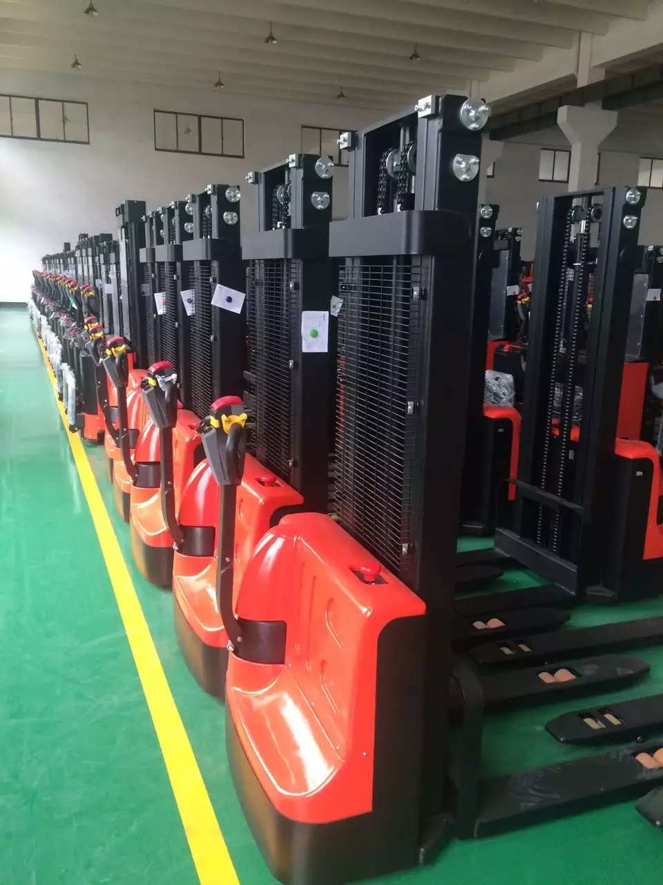 供應(yīng)寶安區(qū)半電動(dòng)托盤堆垛車報(bào)價(jià)，寶安區(qū)半電動(dòng)托盤堆垛車，半電動(dòng)托盤堆垛車直銷