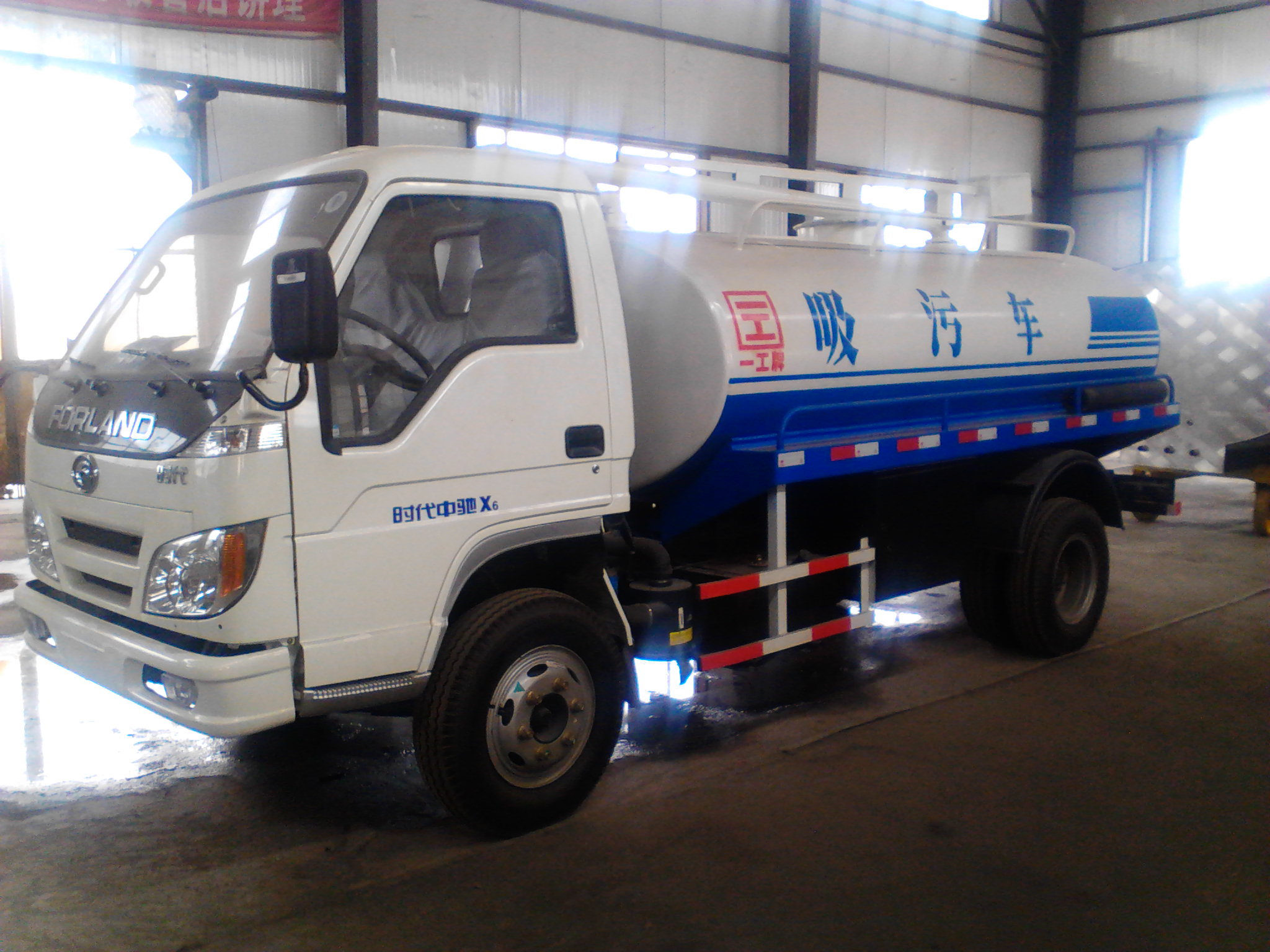 供應(yīng)國(guó)四福田6立方吸污車(chē)