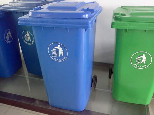 供應(yīng)240升掛車塑料垃圾桶,環(huán)衛(wèi)垃圾桶價(jià)格