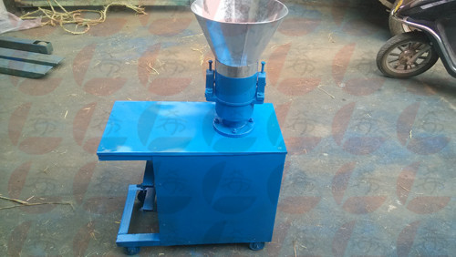 新型飼料顆粒機(jī)假一賠十 小型飼料顆粒機(jī)