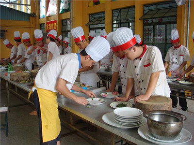 到保定虎振技校學(xué)廚師 足不出校就業(yè)無(wú)憂