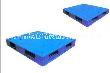 供應(yīng)防腐蝕平板雙面焊接托盤天津有賣，河北地區(qū)塑料托盤哪里有賣，防蟲塑料托盤生產(chǎn)廠家。防腐蝕塑料托盤報(bào)價(jià)
