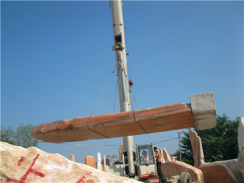 南陽晚霞紅不定形景石草坪石批發(fā)