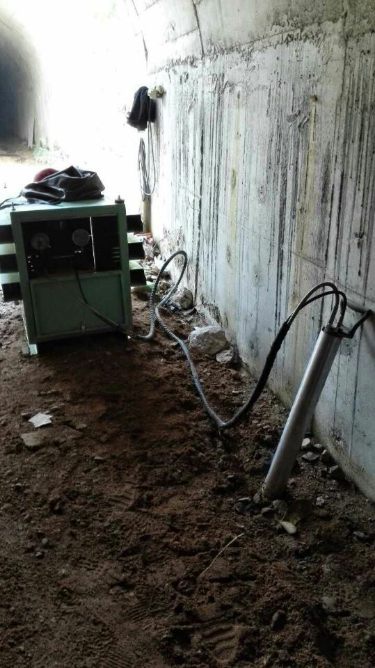 供應(yīng)巴西水晶巖石分裂棒頂石開裂機(jī)13424405235