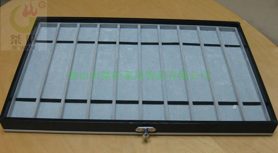 供應(yīng)多層托盤(pán)珠寶手表收納箱、多層手表收納柜、多層手表參展箱、多層托盤(pán)手表展示箱、珠寶首飾展示箱