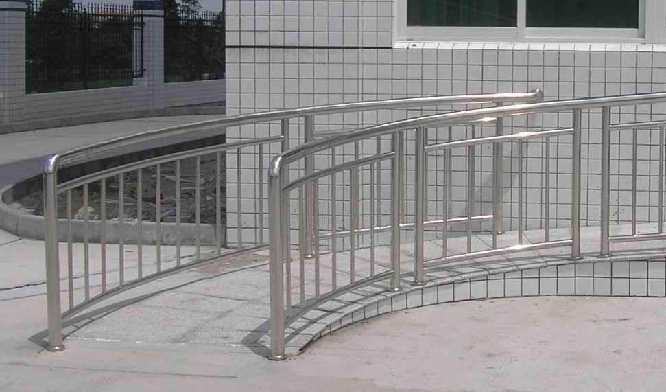 供應(yīng)用于不銹鋼護(hù)欄的南京消防樓梯|南京不銹鋼護(hù)欄