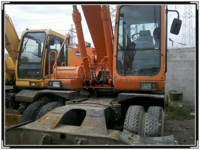 供應(yīng)斗山DH200二手挖機(jī)