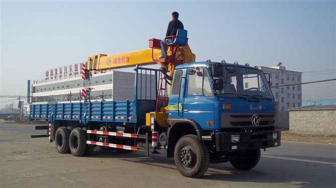 供應(yīng)用于隨車起重運輸?shù)?0噸東風(fēng)后八輪程力隨車吊