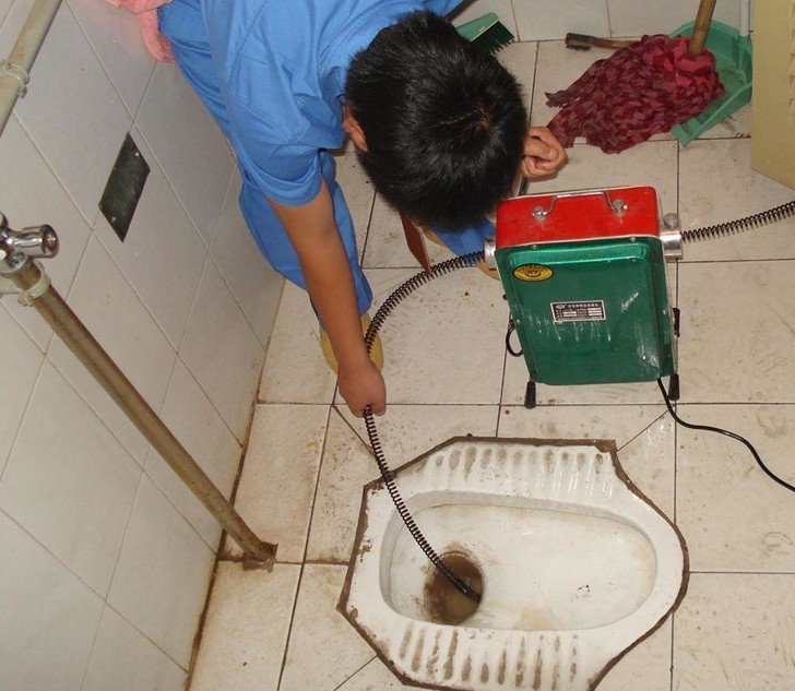 供應(yīng)南京雨花小行疏通下水道馬桶菜池地漏水電維修打孔