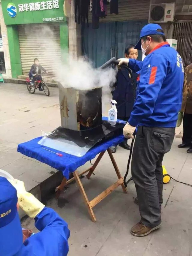 油煙機(jī)清洗設(shè)備，油煙機(jī)油污怎么清洗，小本賺錢生意！