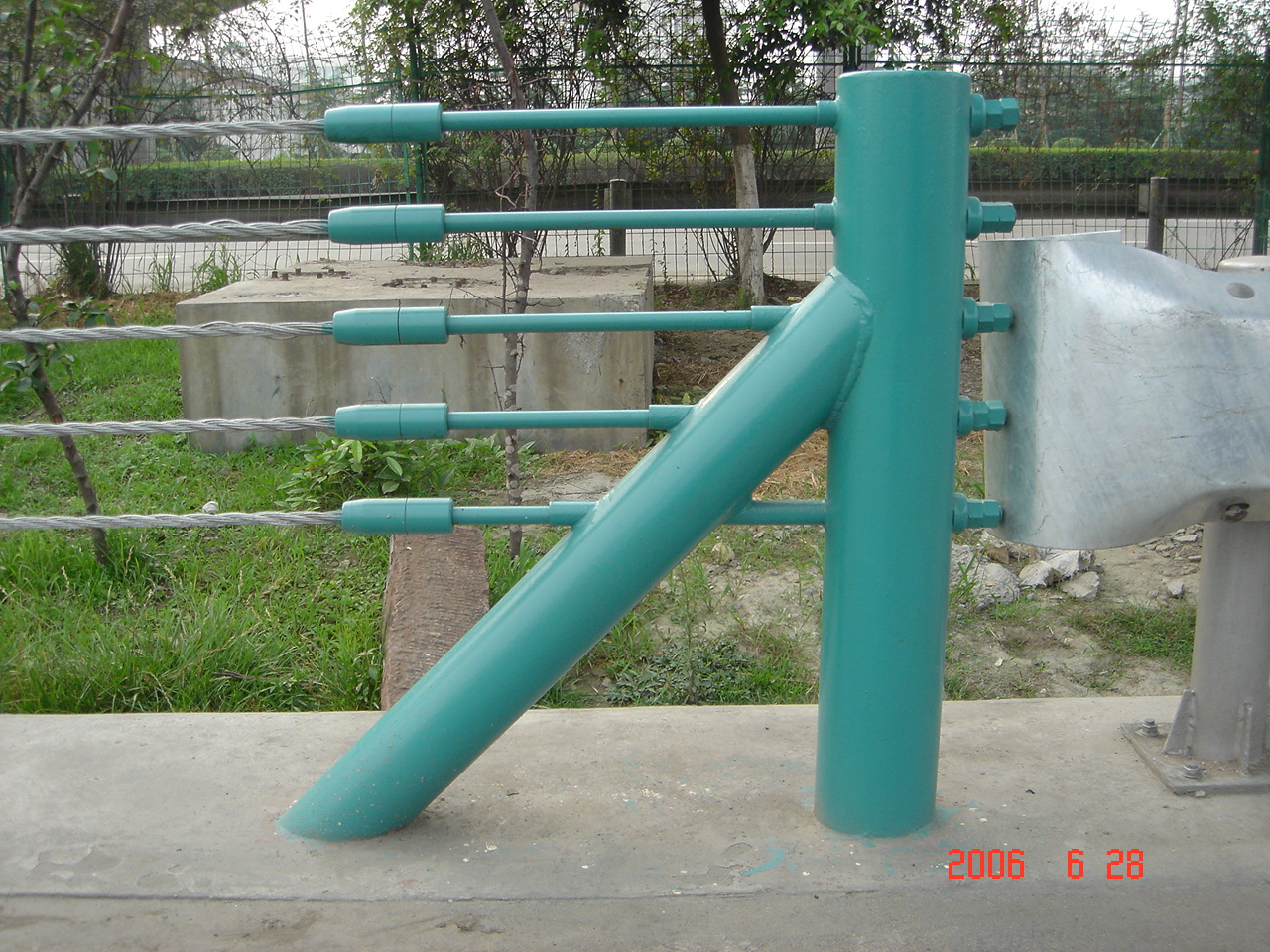 公路纜索護(hù)欄，SNS柔性纜索護(hù)欄，公路纜索護(hù)欄生產(chǎn)廠家，四川纜索護(hù)欄批發(fā)  13550006836