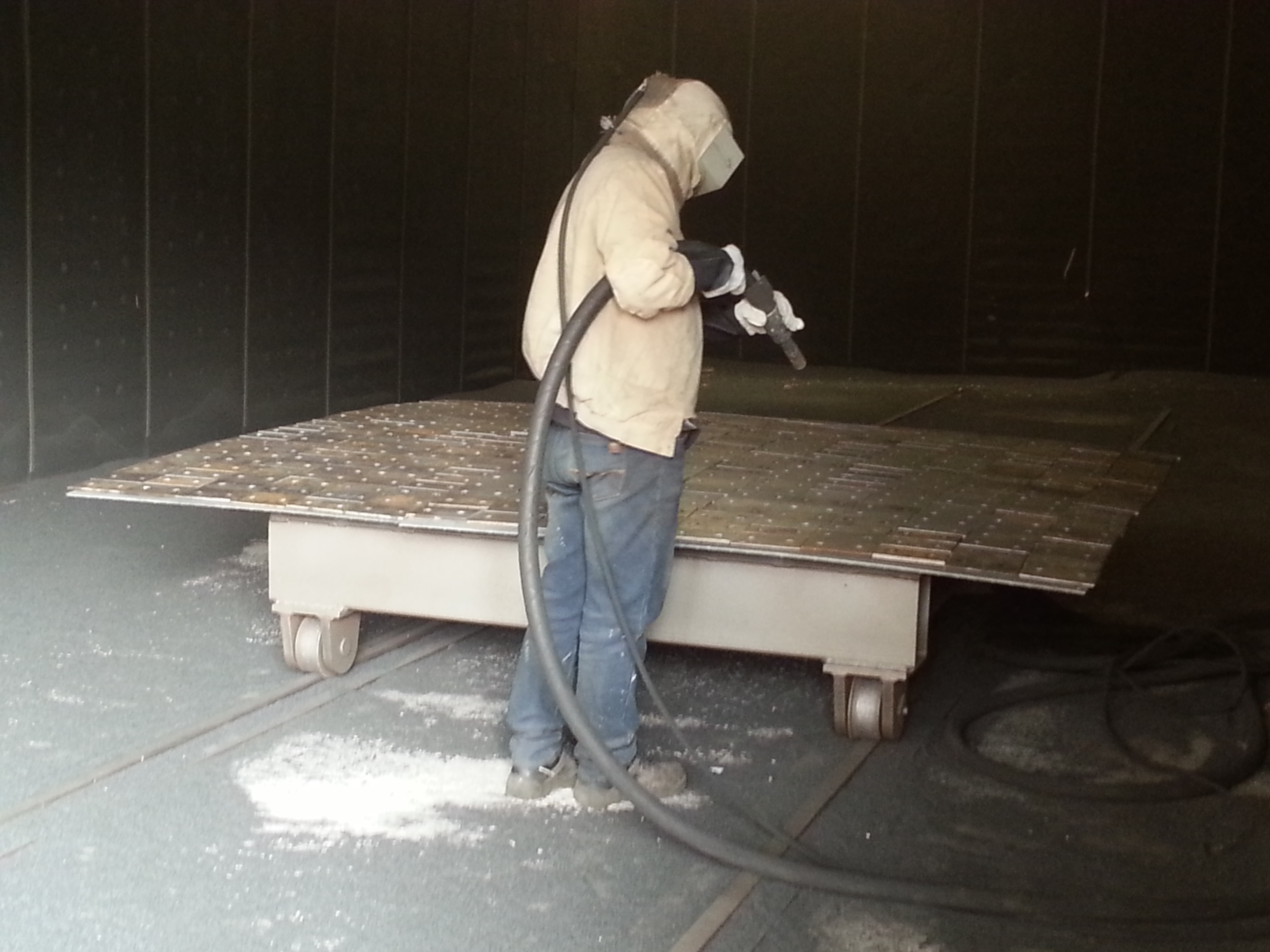 供應(yīng)用于鋼結(jié)構(gòu)的異形件拋丸加工