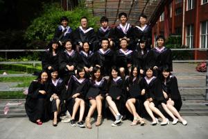 武漢學(xué)士服出租-舟濟(jì)文化