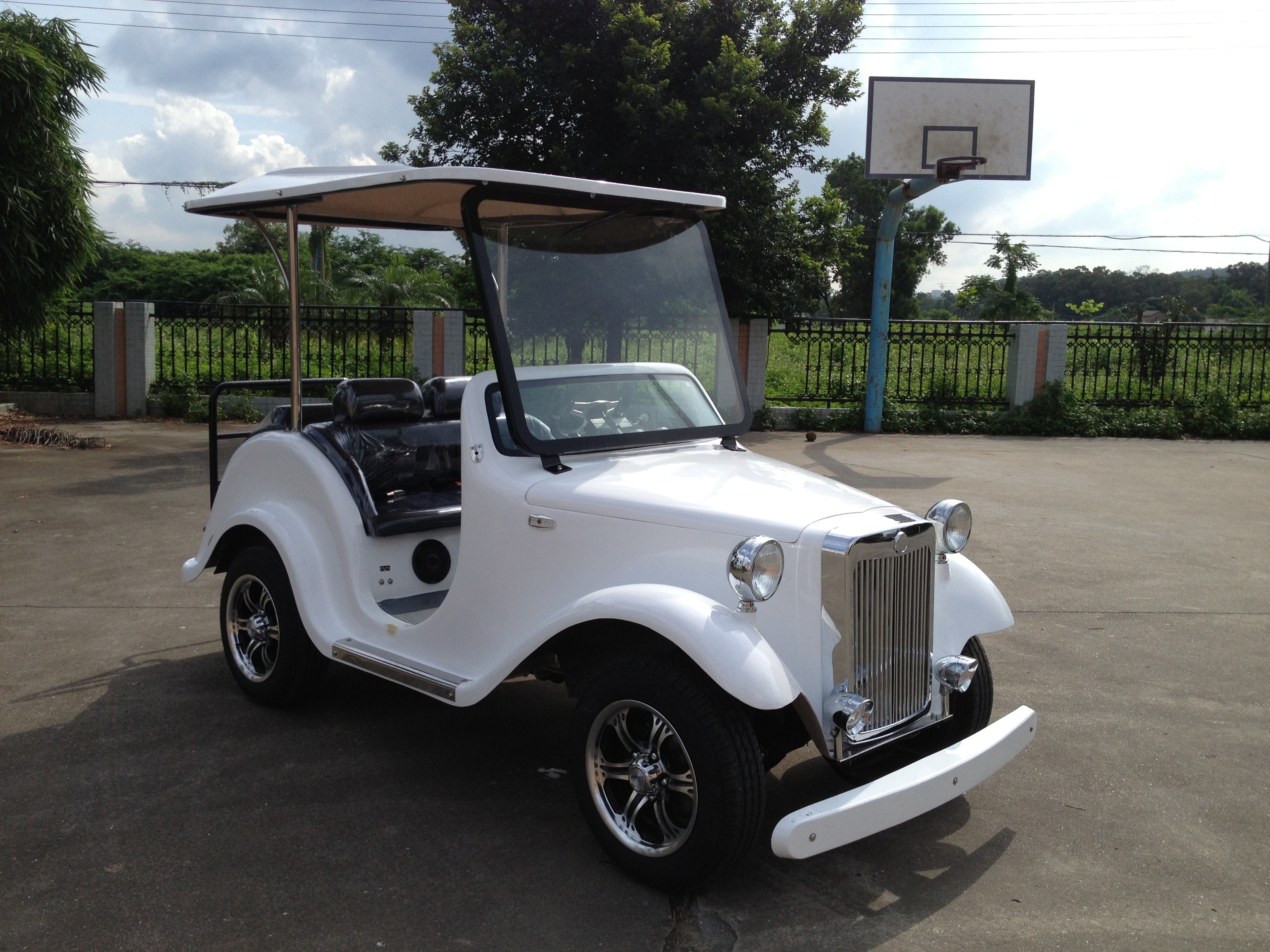 供應(yīng)大豐和4座電動老爺車 電瓶車 爬坡王 保證質(zhì)量 *惠 老年代步的*選擇