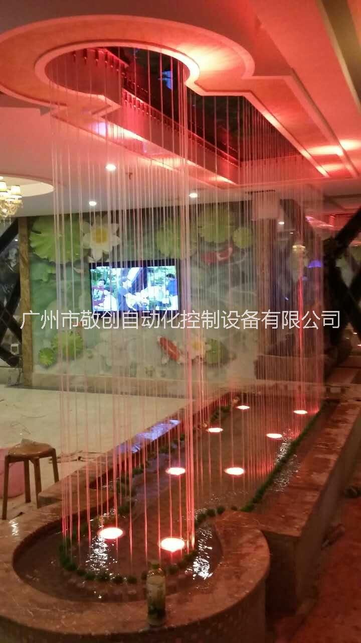 供應(yīng)敬創(chuàng)水科技光纖水簾室內(nèi)水景工程，水體沿著光纖線流動，構(gòu)成了無聲的閃爍水幕，而流水不會噴灑到四周。