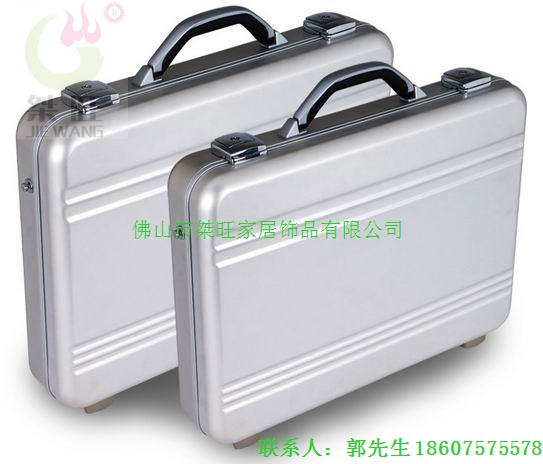 供應(yīng)鋁鎂合金一體成型*箱、鋁鎂合金手提箱、一體成型醫(yī)療儀器箱、一體成型工具箱、鋁鎂合金箱