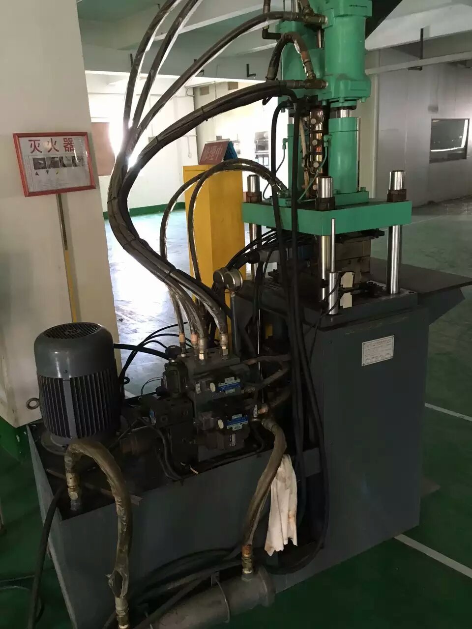 供應(yīng)用于USB插頭的200立式線材注塑機(jī) 200立式線材注塑機(jī)價(jià)格