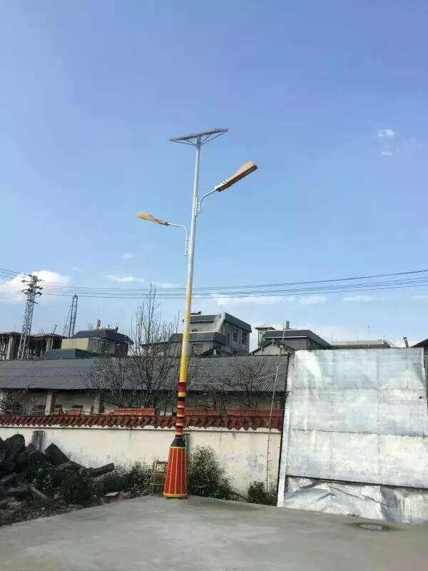 供應(yīng)用于公園，廣場，*的太陽能LED路燈  深圳一體化太陽能路燈  深圳LED太陽能道路燈 高端太陽能LED路燈