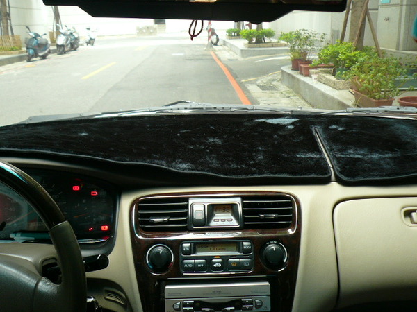 供應(yīng)汽車腳墊旋轉(zhuǎn)刀，全自動(dòng)數(shù)控汽車內(nèi)飾切割機(jī)，山東后備箱墊切割