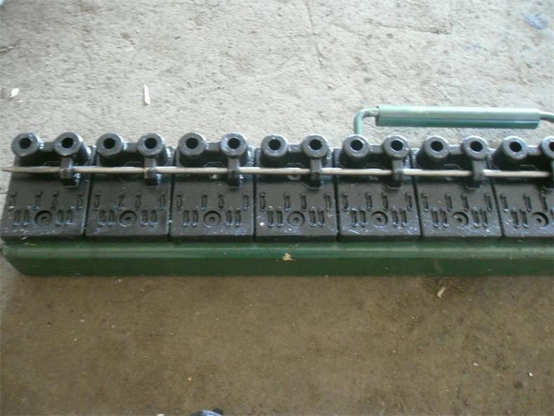 供應(yīng)錘式釘扣機(jī)手動(dòng)錘打式皮帶釘扣機(jī)高耐磨性V6皮帶釘扣機(jī)  錘打式釘扣機(jī)  V6釘扣機(jī)