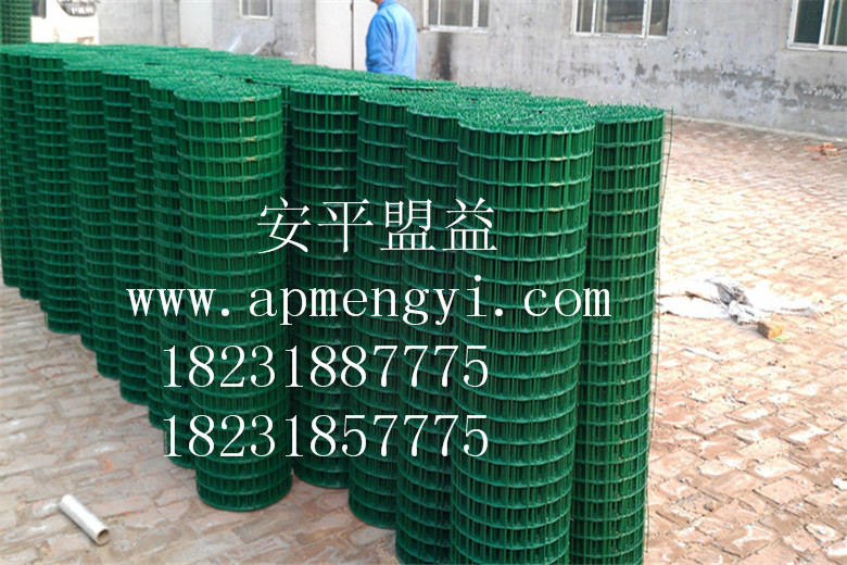 供應(yīng)養(yǎng)殖圍欄網(wǎng)。圈地、圈山圍欄網(wǎng)批發(fā)