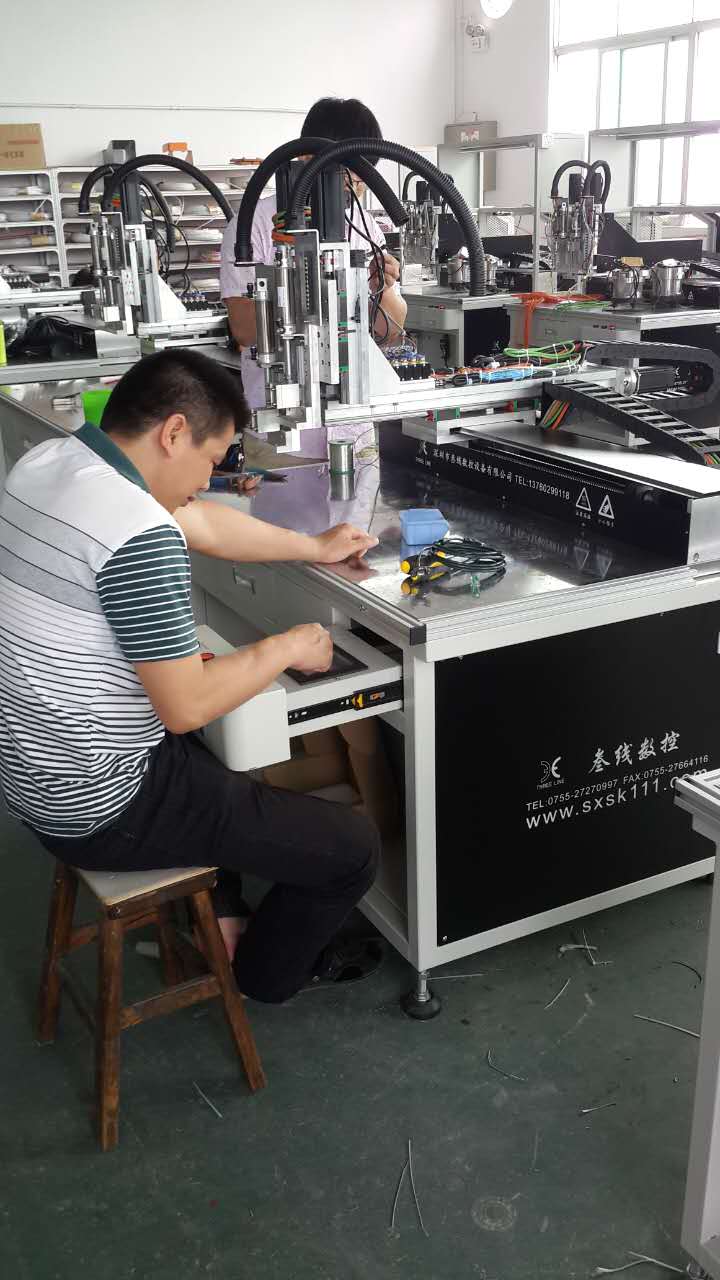 供應(yīng)溫州市電子產(chǎn)品外殼螺母埋入機(jī)，塑膠外殼銅螺母植入機(jī)，手機(jī)鈦螺母鉚壓機(jī)