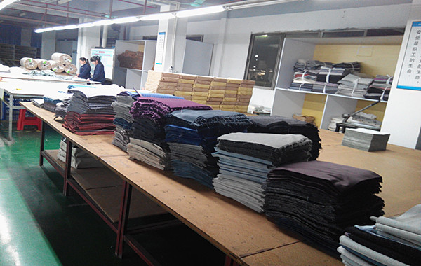 供應服裝裁剪機品牌廠家安全可靠  深圳技鷹服裝自動裁床（專業(yè)）