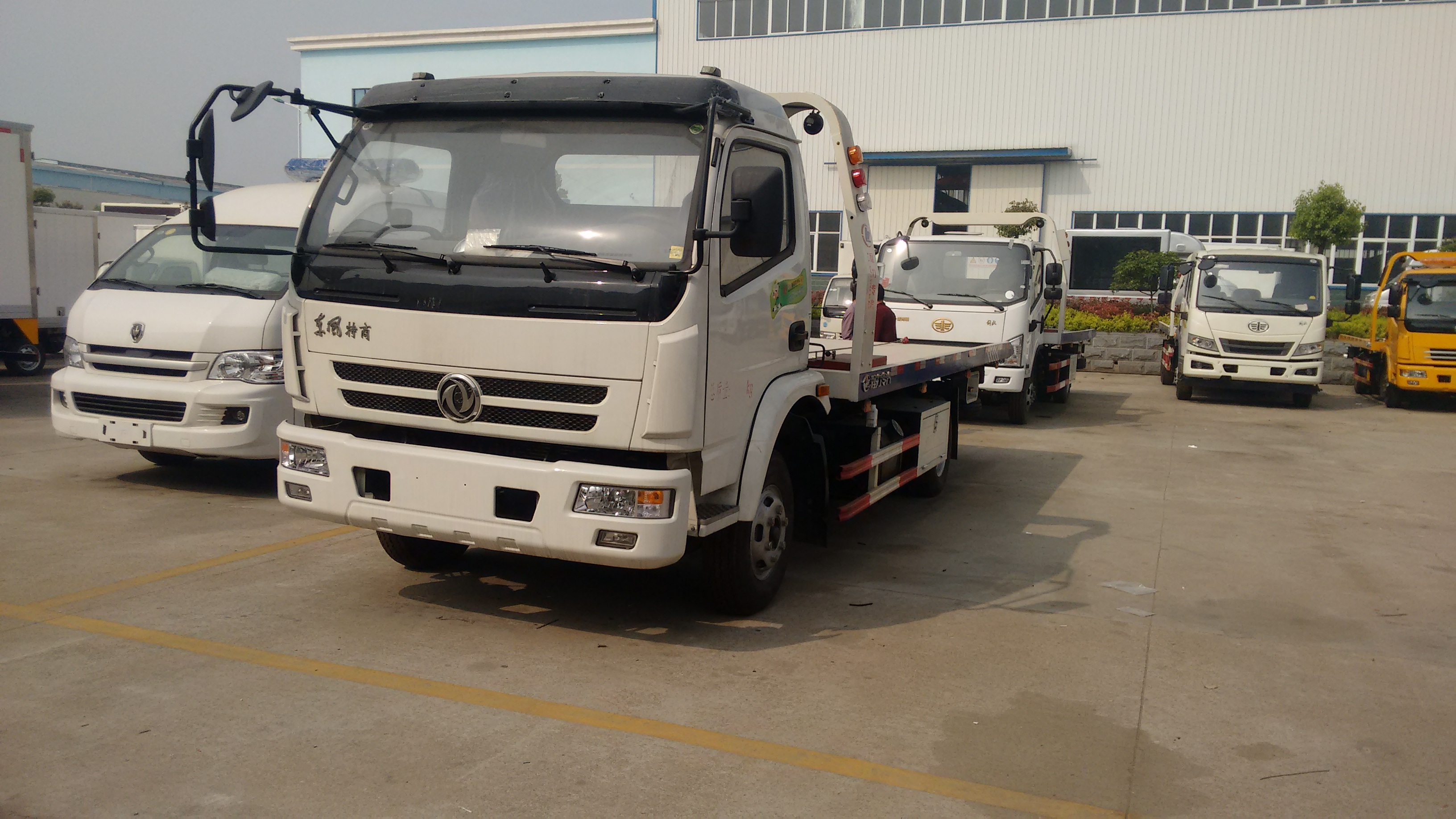 清障車廠家價(jià)格品質(zhì)優(yōu)良
