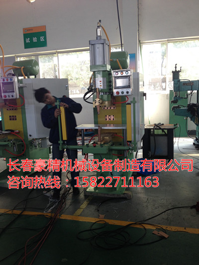 國(guó)內(nèi)中頻點(diǎn)焊機(jī)多少錢(qián)一臺(tái)，什么價(jià)