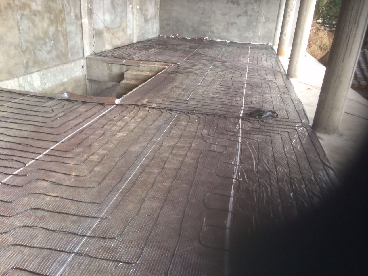 優(yōu)質(zhì)碳纖維發(fā)熱線，節(jié)能環(huán)保，設(shè)計施工，貼心服務(wù)