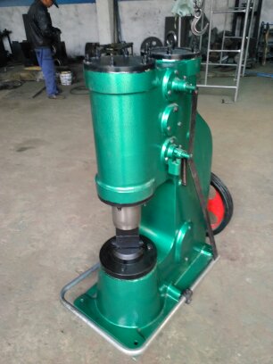 供應鍛打農業(yè)機械用的空氣錘C41-25kg，另有各種型號空氣錘