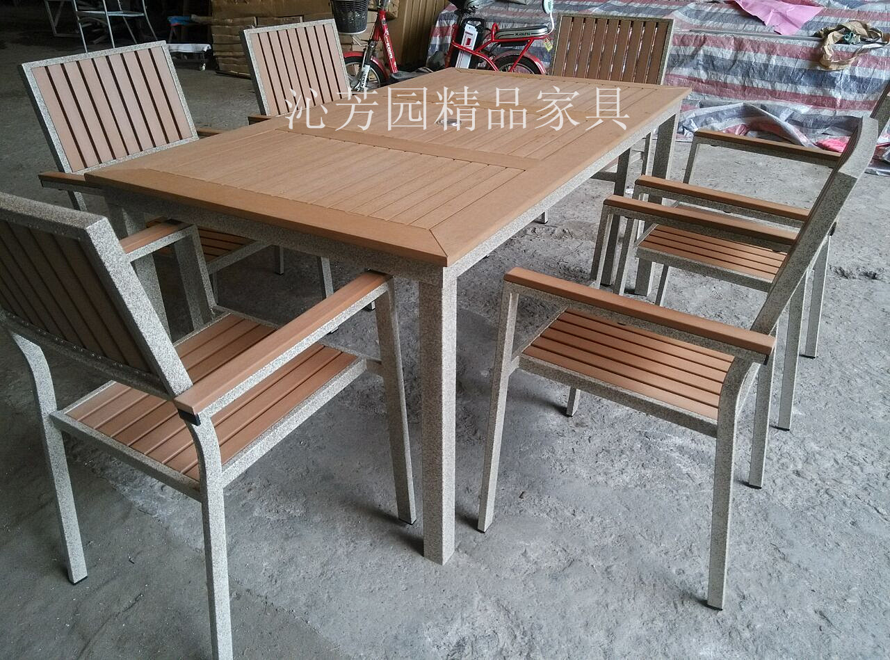 供應(yīng)戶(hù)外家具塑木休閑咖啡廳園林餐桌椅　防腐塑木家具　鑄鋁桌椅組合