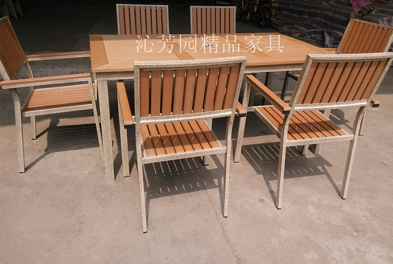 供應(yīng)戶(hù)外家具塑木休閑咖啡廳園林餐桌椅　防腐塑木家具　鑄鋁桌椅組合