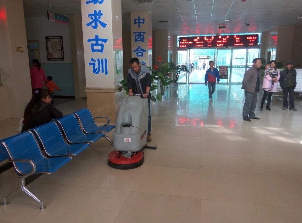 烏魯木齊手推式洗地機(jī)