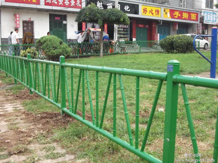 晉城別墅仿竹圍欄，景觀仿竹節(jié)柵欄，鋅鋼圍墻柵欄，園林草坪護(hù)欄春天里的飛花